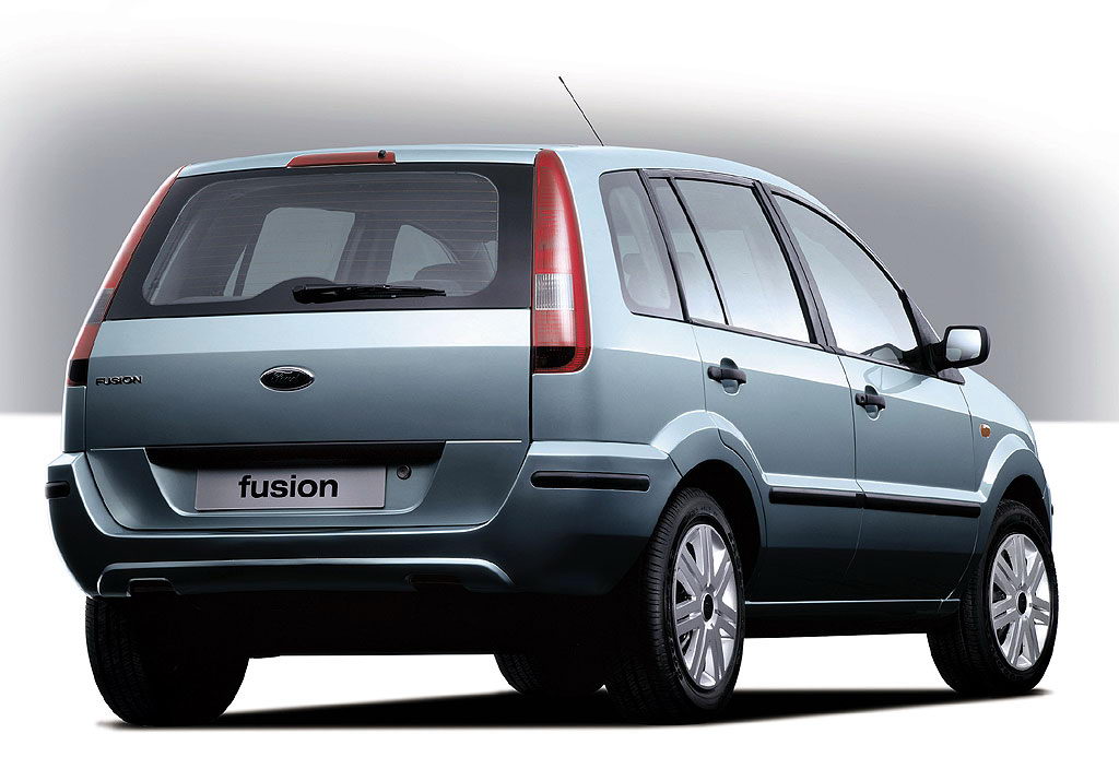 Ford Fusion 2002 002.jpg